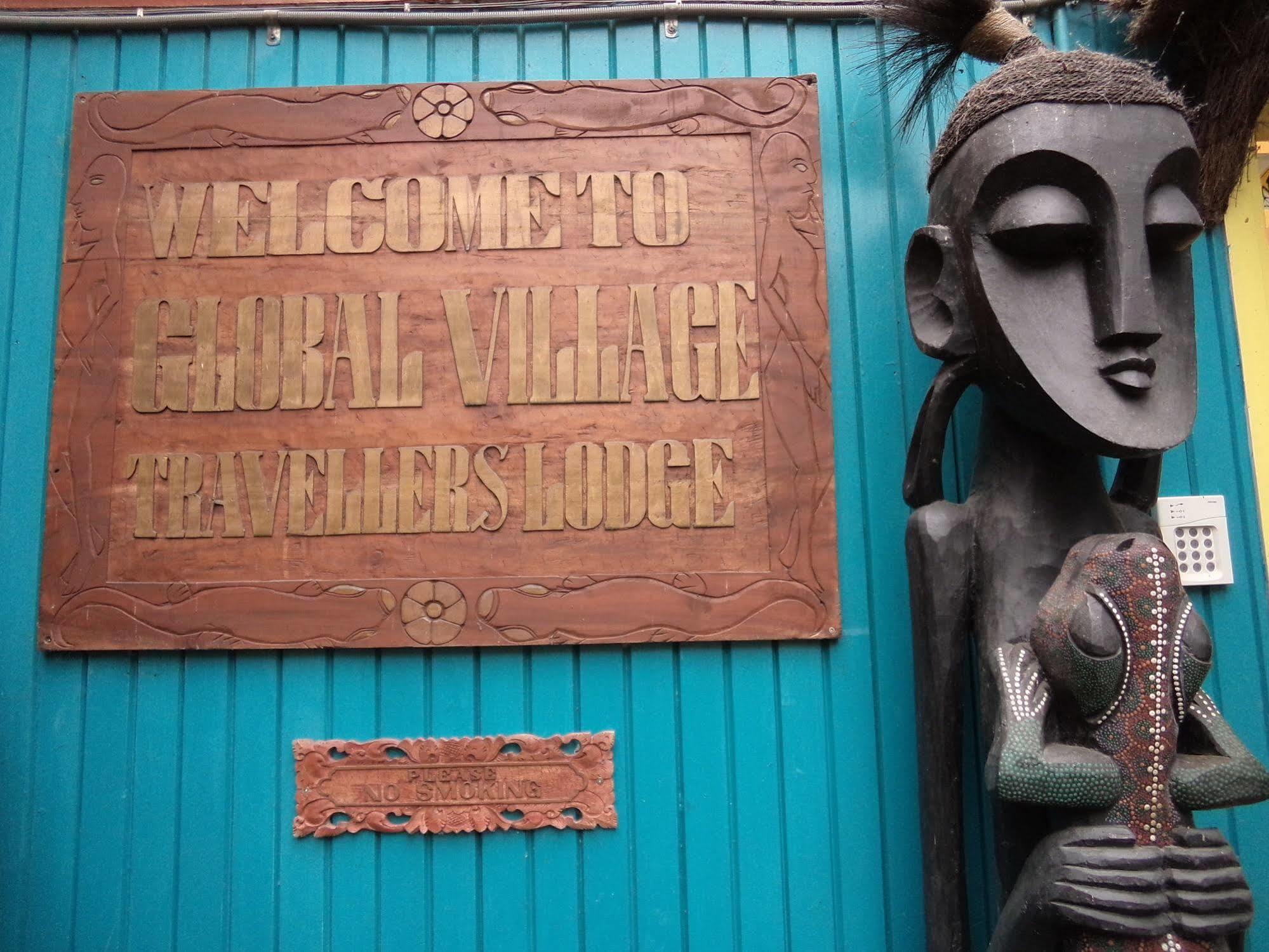 Global Village Travellers Lodge Greymouth Exterior foto Entrance to the museum